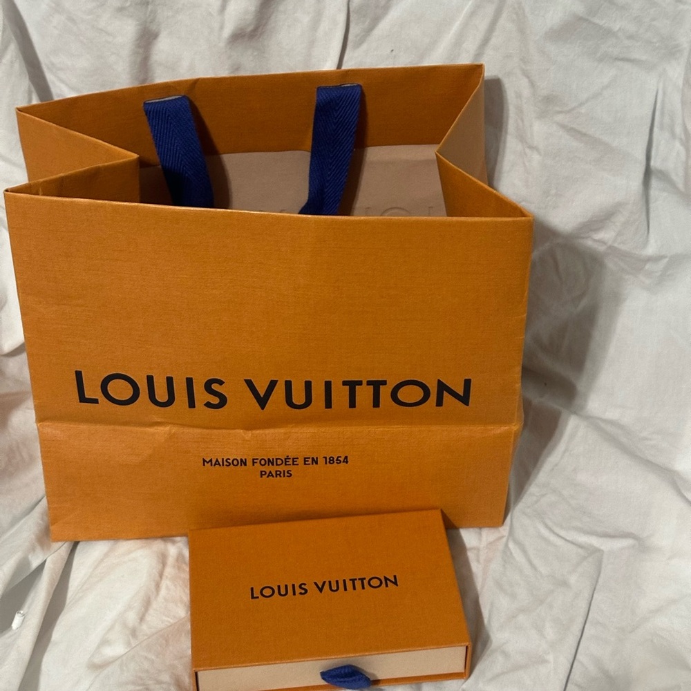 Louis Vuitton Monogram Key Pouch NWT M62650 - Picture 4 of 9